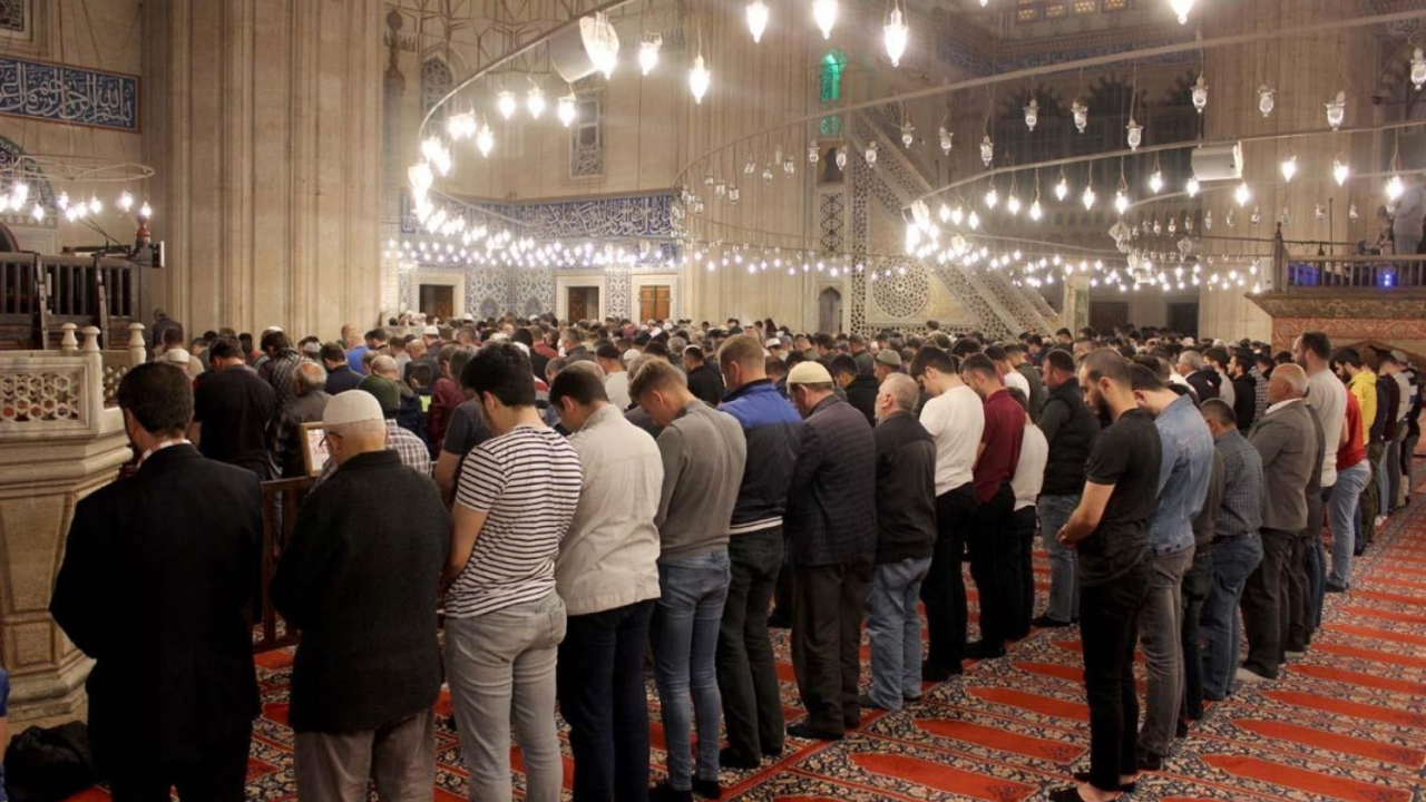 Diyanet'ten teravih namazı açıklaması