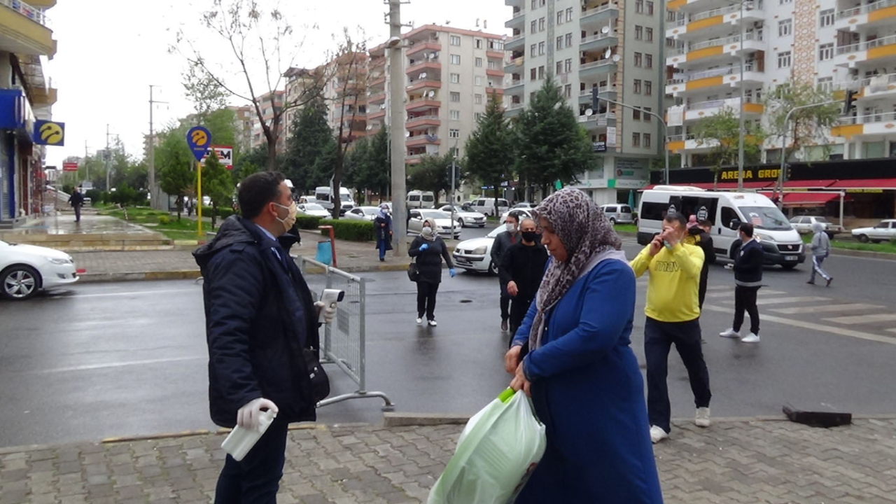 Diyarbakır’da bir caddede araç giriş çıkışları kısıtlandı