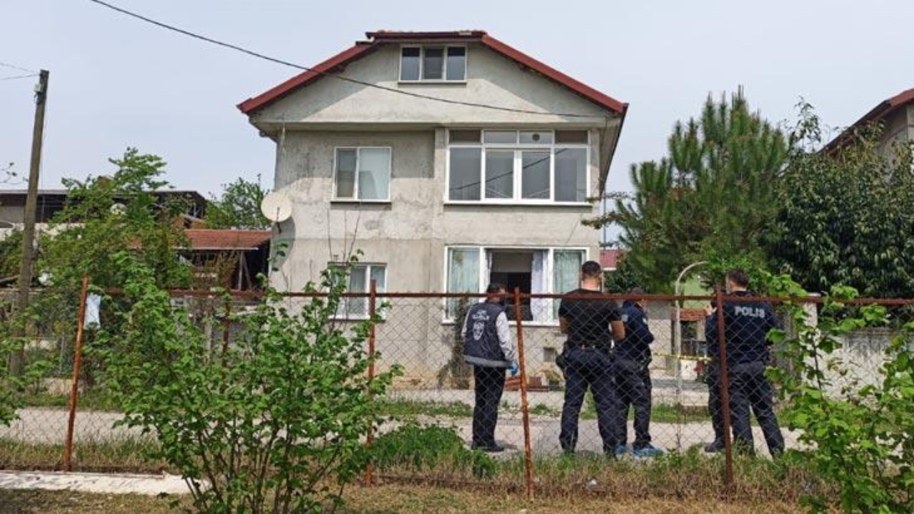 Sakarya'da 3 çocuk babası adam kendini astı