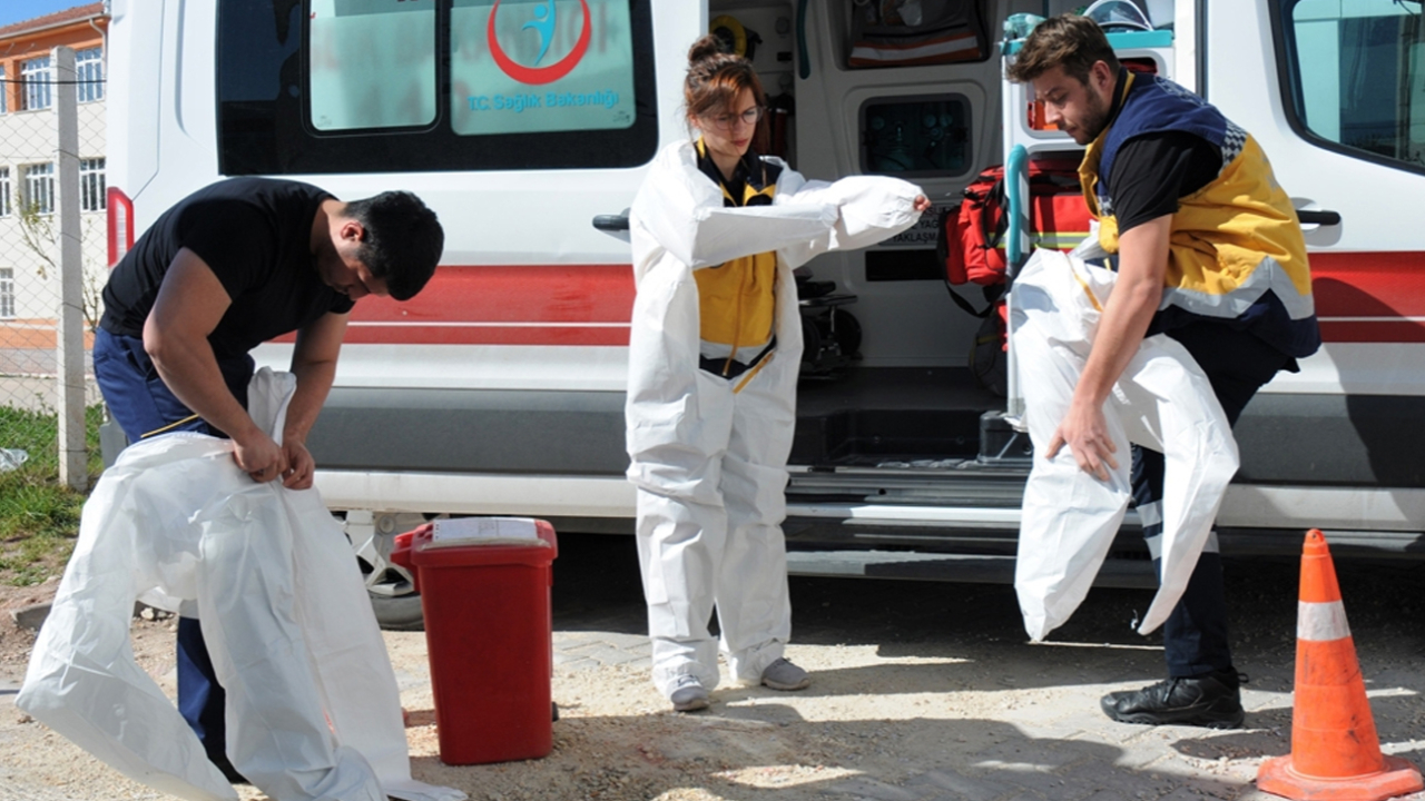 Son dakika... Sağlıkçılar ve ambulanslar koronavirüsten böyle korunuyor