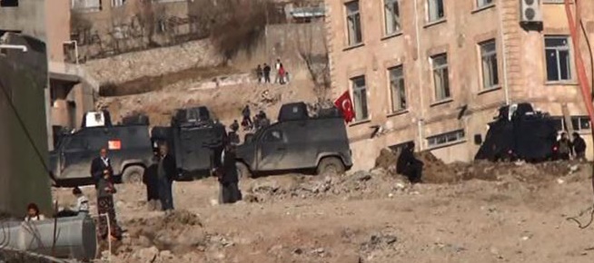 Kanalizasyon çalışmasında PKK bombası patladı!