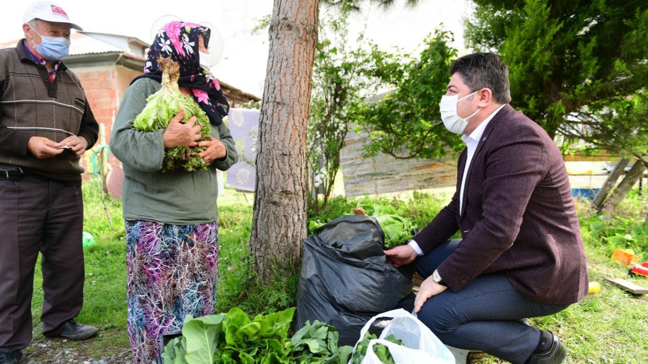 Ürünlerini satamayan çiftçinin imdadına belediye yetişti