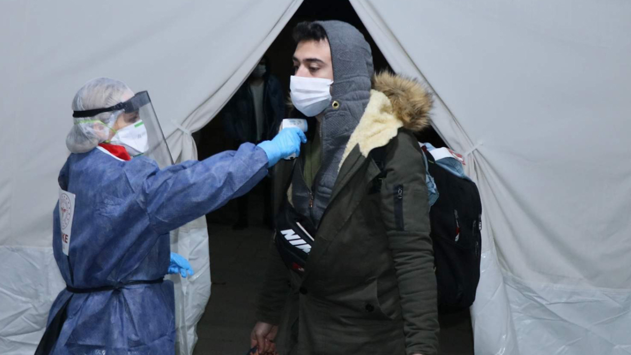 Ukrayna’dan getirilen 298 Türk vatandaşı Manisa’daki yurtta karantinaya alındı