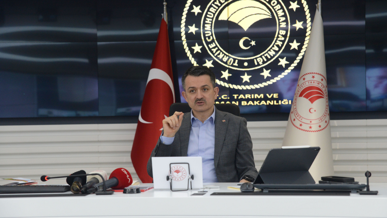 Pakdemirli: Tarladaki ürünü gerekirse devlet olarak alırız