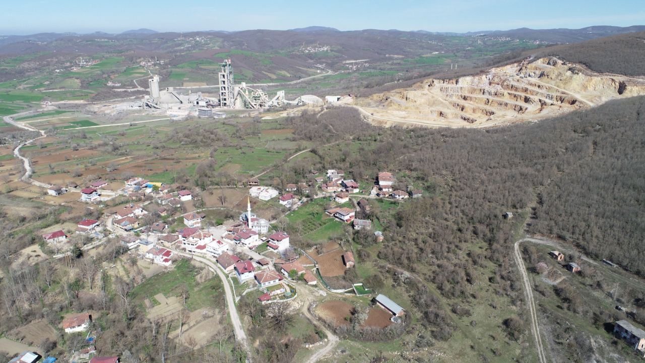 Mahalle halkı koronadan değil, tozdan maske takıyor