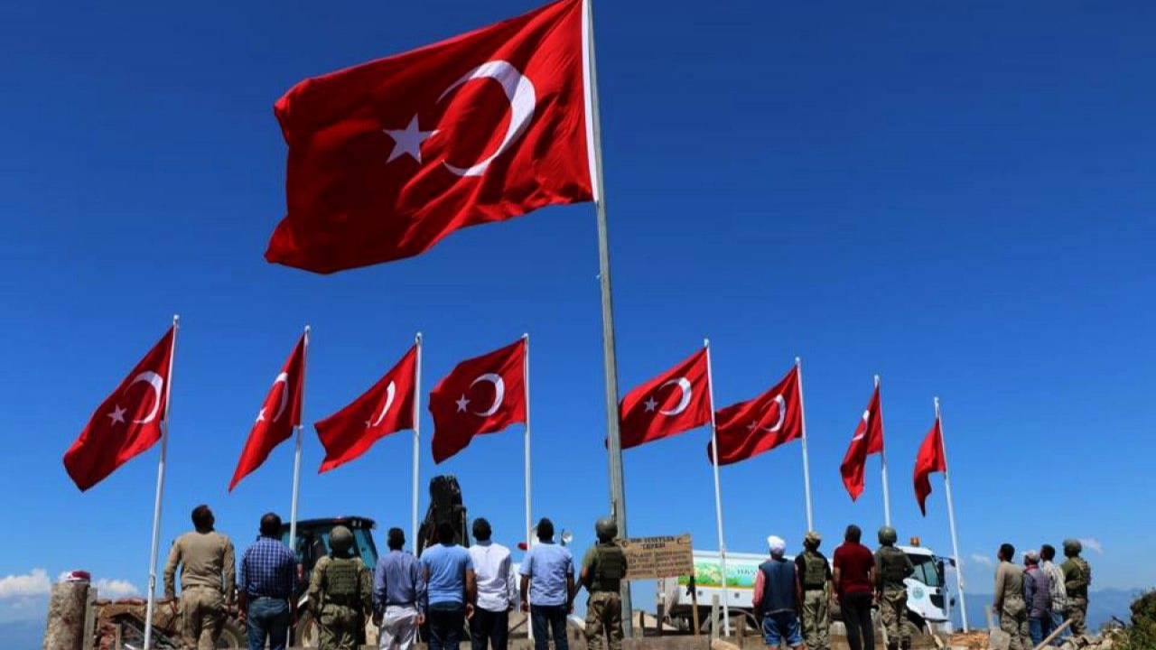 İspanyollar seçti! Dünyanın en güzel bayrağı Türk bayrağı...