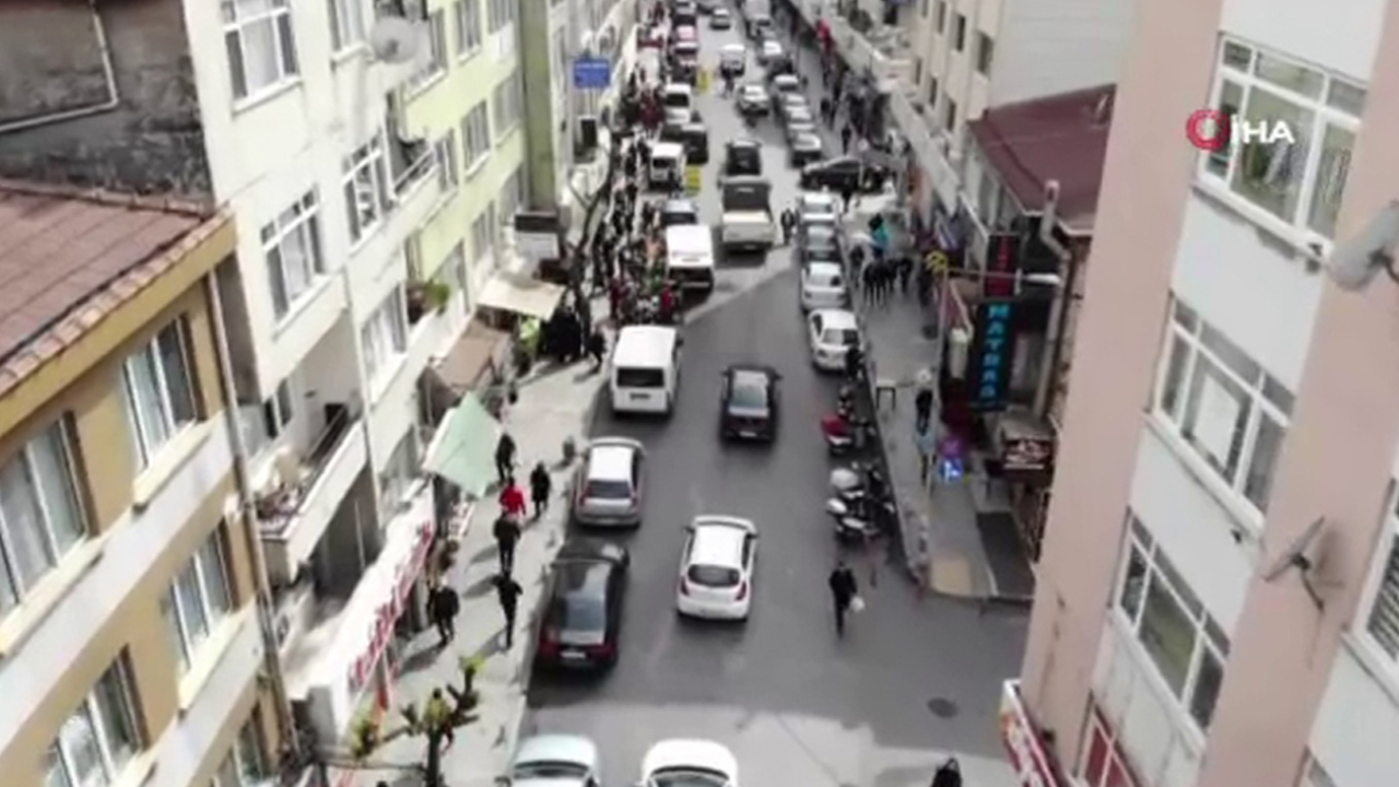 Son dakika... Sokağa çıkma yasağı öncesi dolup taşan market önü, drone ile görüntülendi