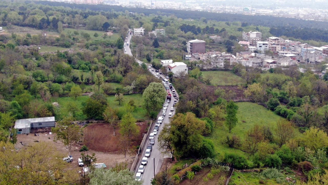 Bursa'da yasak öncesi kilometrelerce 'su' kuyruğu oluştu
