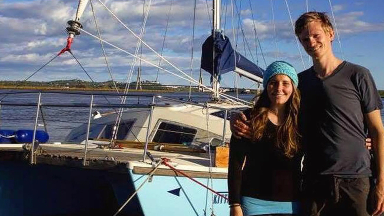 Son dakika... İtalya'da genç çift koronavirüsten habersiz 25 gününü okyanusta geçirdi