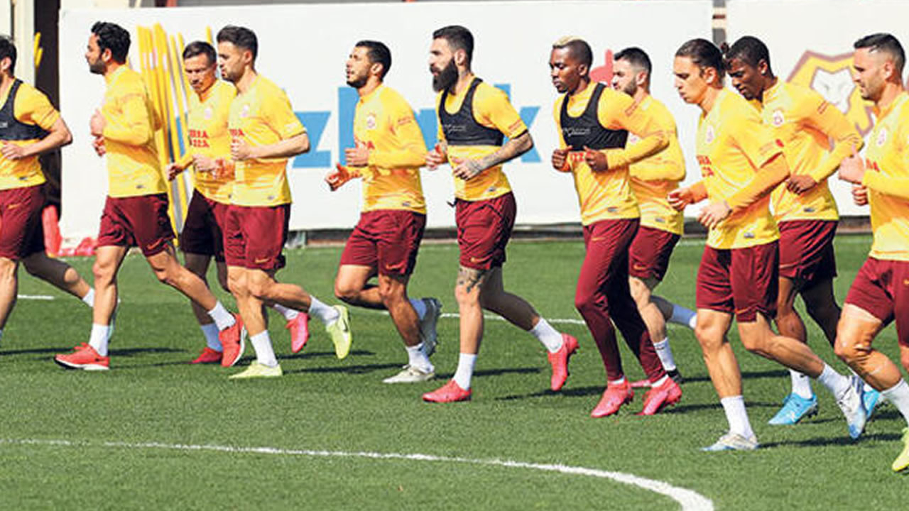 Galatasaray'da kriz! 4 futbolcu resti çekti...