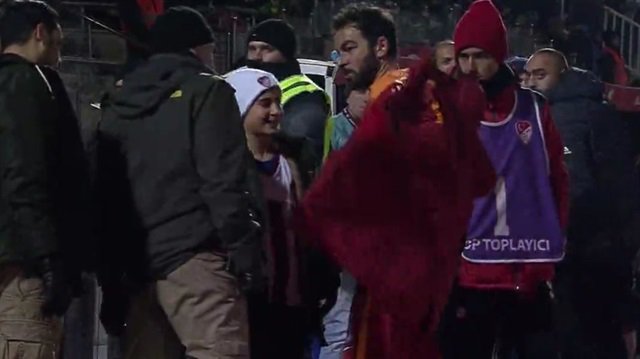 Şehit Polis Fethi Sekin'in oğluna Selçuk İnan'dan forma jesti