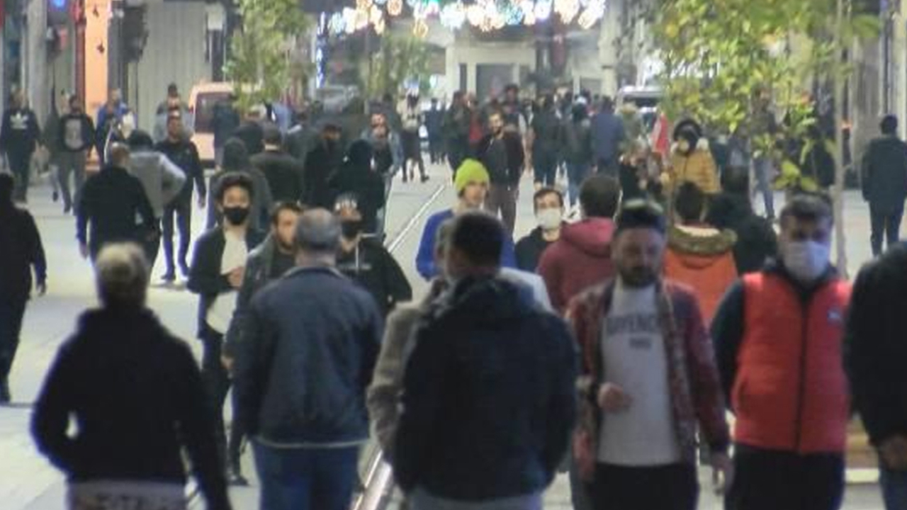 Son dakika... 4 günlük sokağa çıkma yasağı bitince İstiklal'e akın ettiler