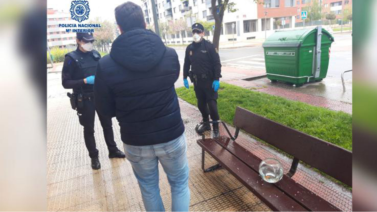 Yasağı delip sokağa çıktı, "Balığımı gezdiriyordum" dedi