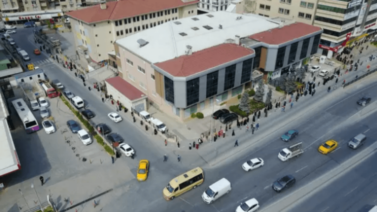 Görüntüler İstanbul'dan! Kuyruğun sonu görünmüyor