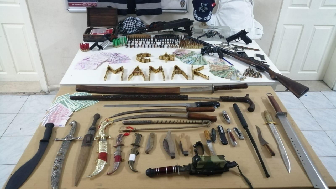 Ankara'da cephanelik gibi otomobil! Korona yasağına takıldı...