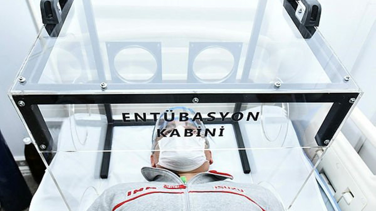 Kovid-19 ile mücadele için yüzde yüz yerli numune alma kabini üretildi