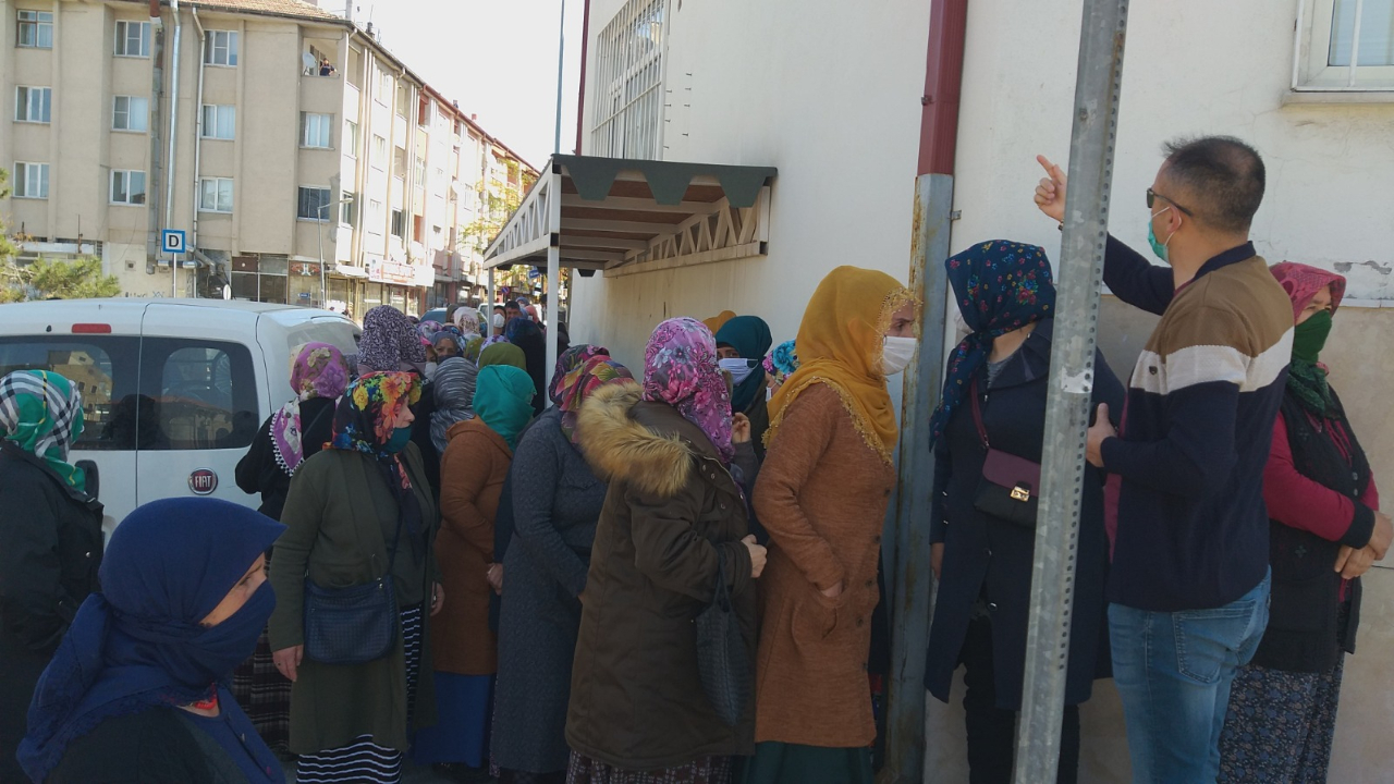 Kuyruktakilerin çoğuna para gitti onlar evde yoktu!