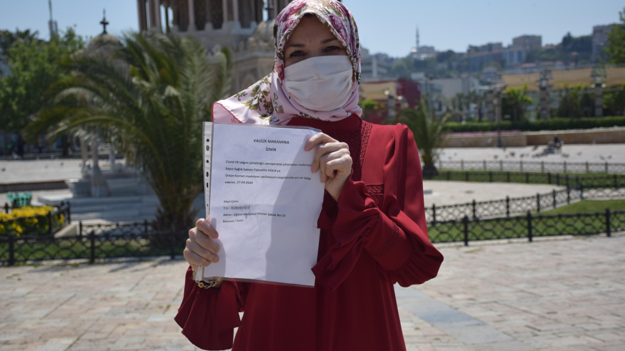 İzmirli iş kadınından Fahrettin Koca için 'üstün hizmet madalyası' talebi