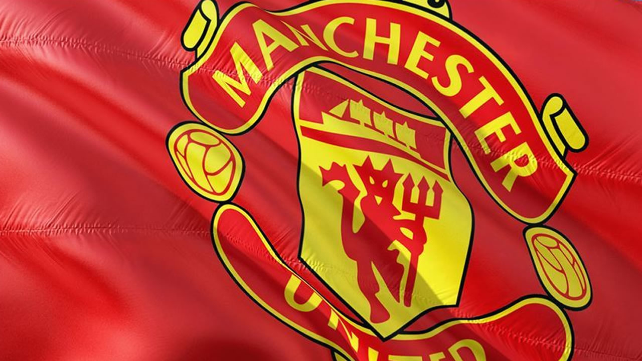 Manchester United, Old Trafford'a ayakta seyirci alacak