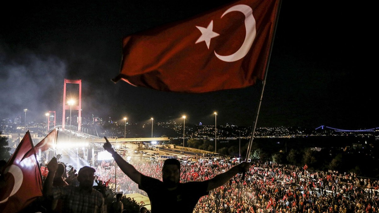 Darbe heveslilerine tokat gibi yanıt!
