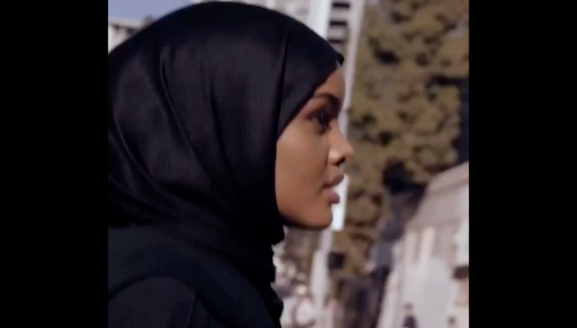 Rihanna'nın kozmetik reklamında başörtülü kadın!
