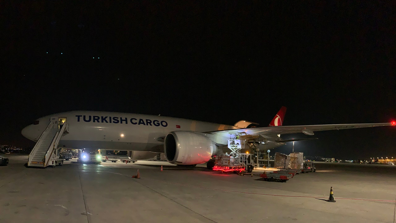 Filistin'e gönderilen yardım Tel Aviv'e ulaştı...