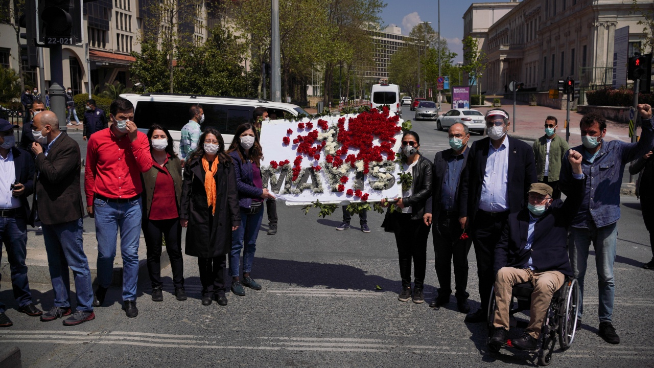 1 Mayıs'ta sosyal mesafeyi unuttular