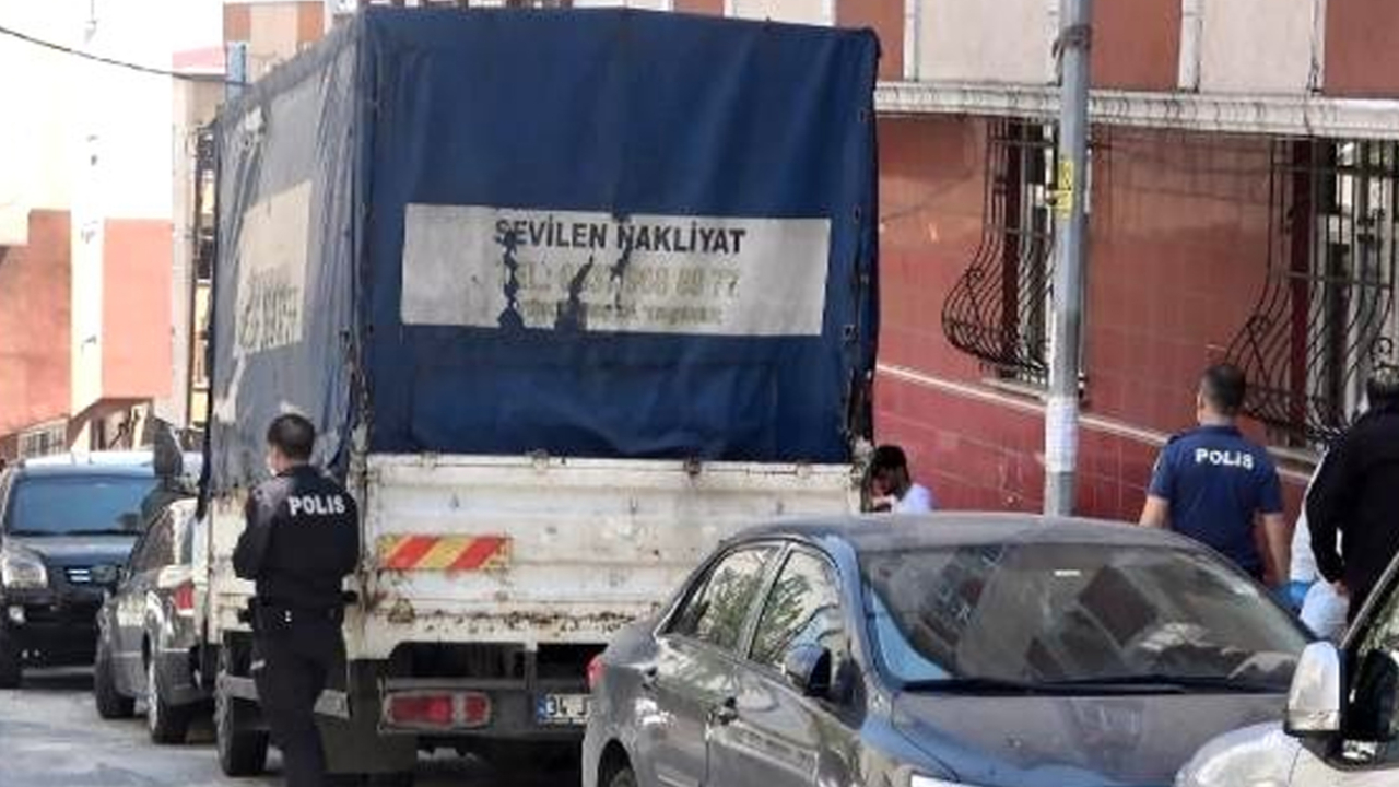 Son dakika... Sultangazi'de nakliye işi yapan vatandaş, kamyonet kasasında kendini astı