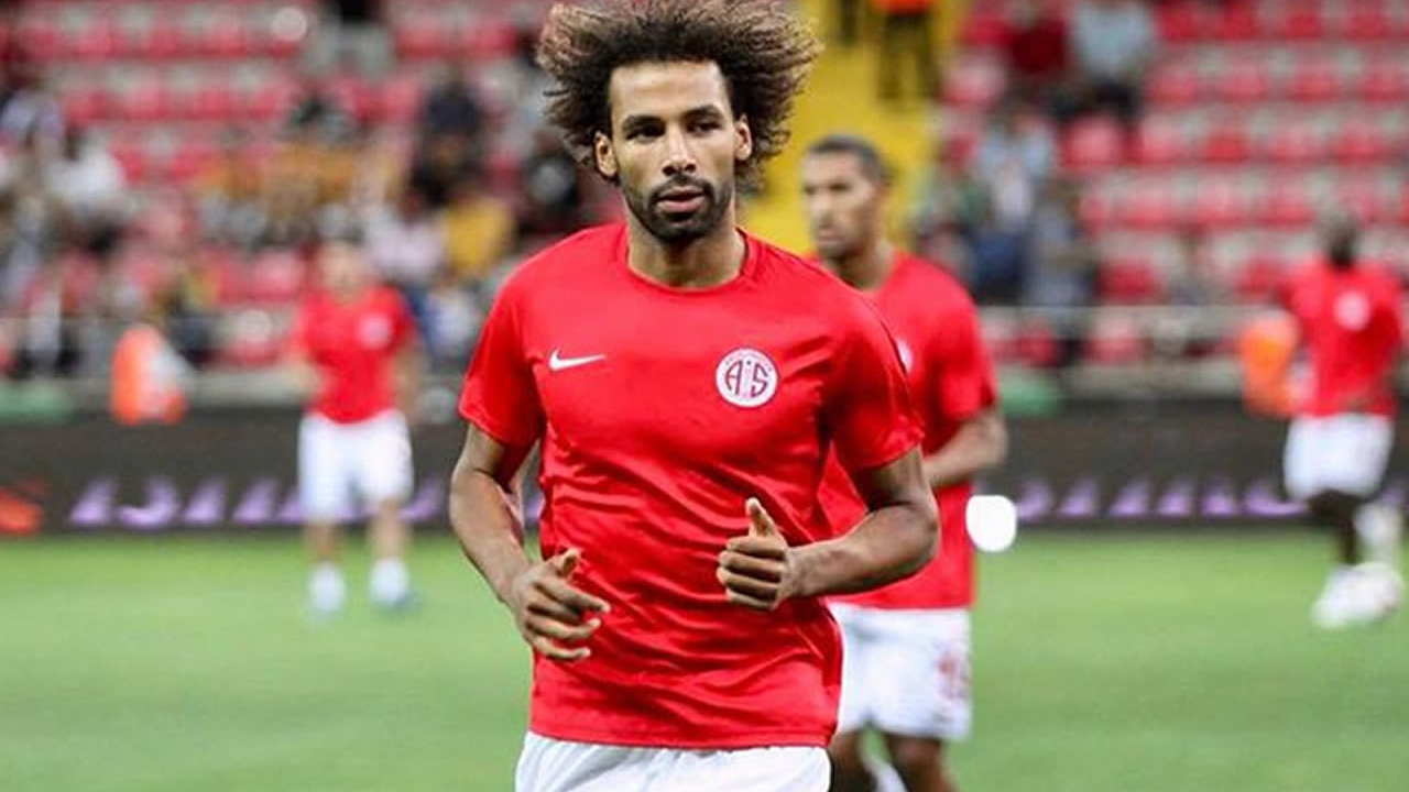 Fenerbahçe'nin Nazım Sangare ısrarı!