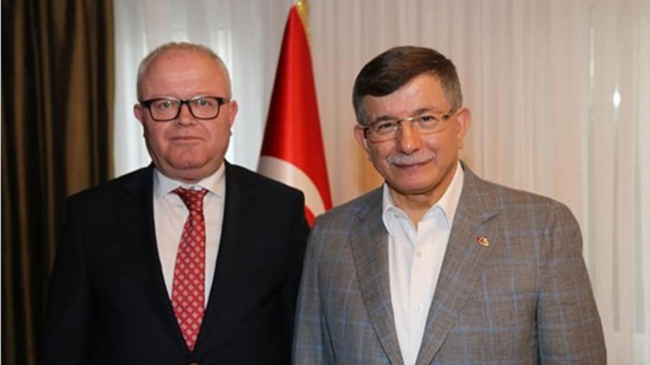 Kumarda yakalanan Gelecek Partisi İl Başkanı kaçarken kolunu kırdı...