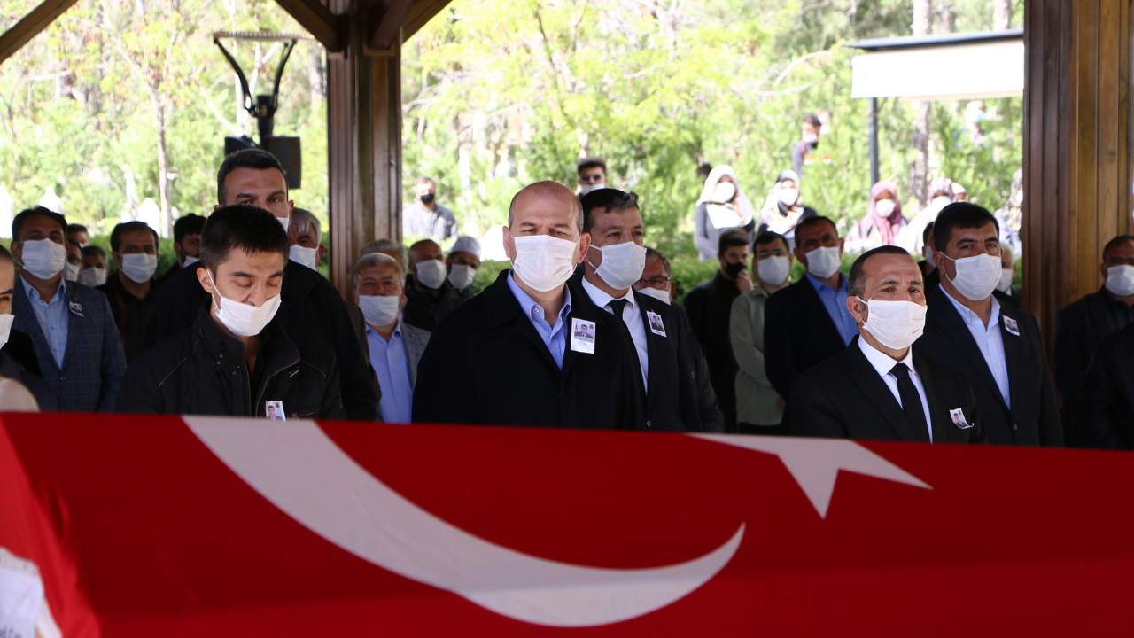 Kahramana veda! Bakan Soylu aileyi yalnız bırakmadı...