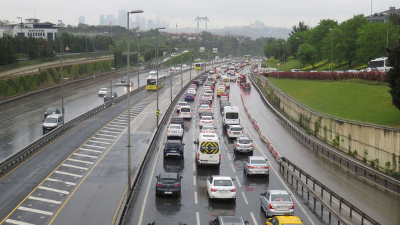 İstanbul trafiği eski günlerini aratmıyor!