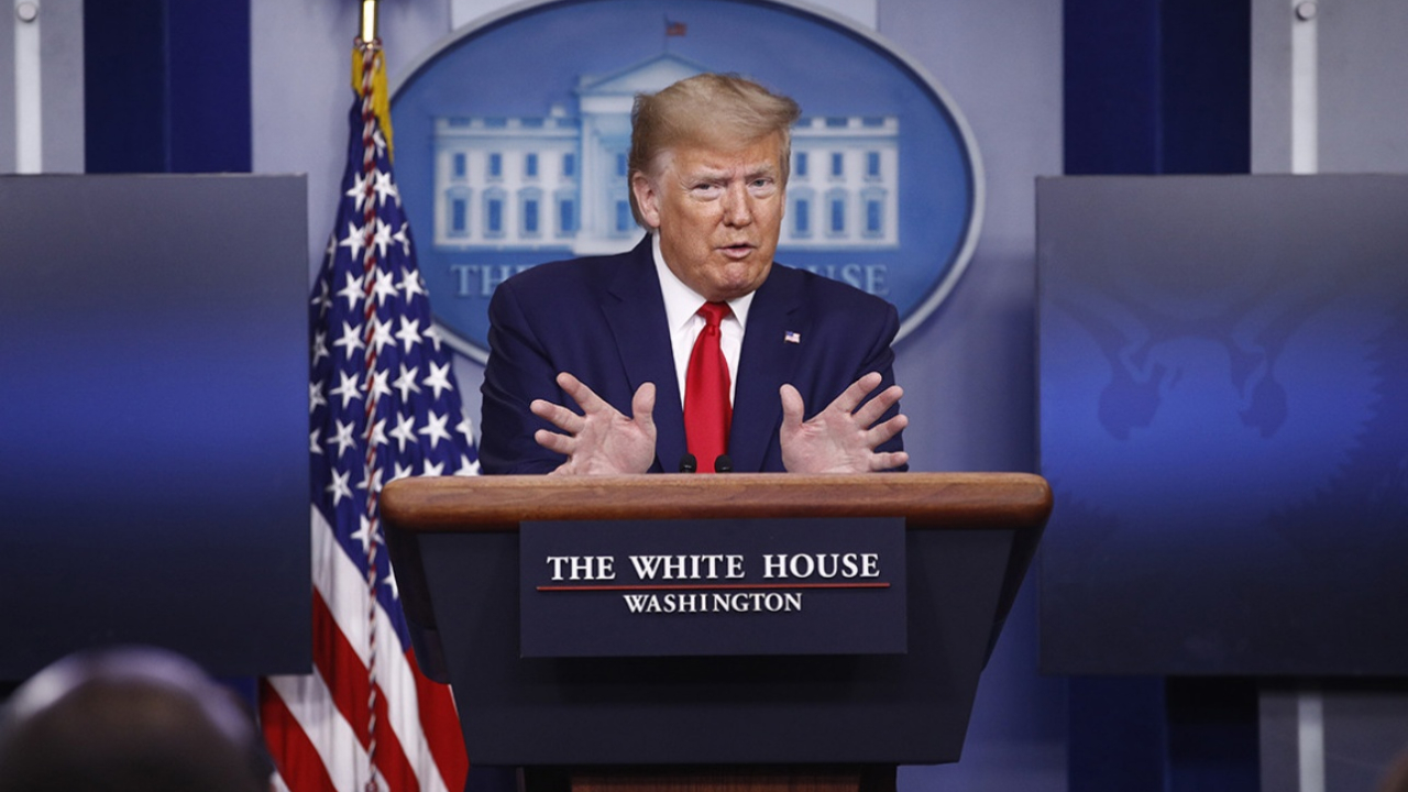 Trump aşı için tarih verdi! Ölüm tahminini de artırdı...