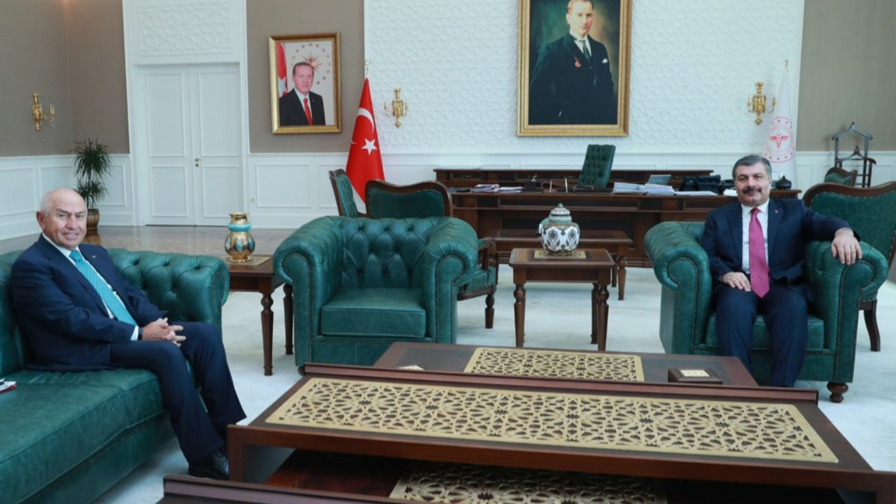 Bakan Koca'dan futbol ligleri açıklaması! Topu Özdemir'e attı...