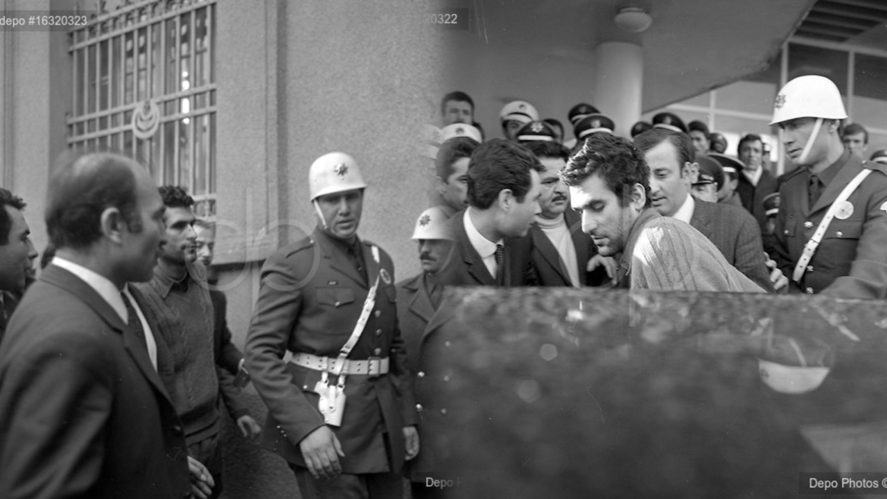 Deniz Gezmiş'in tarihi fotoğraflarını ilk kez DepoPhotos sosyal medyada üzerinden yayınladı