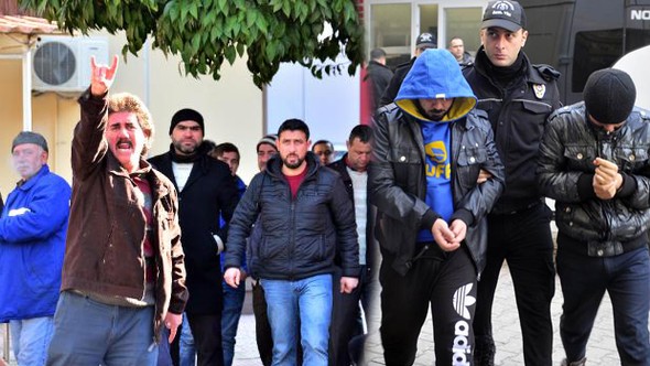 Vatandaşlar DEAŞ'lıların üzerine yürüdü: Vatan hainleri!