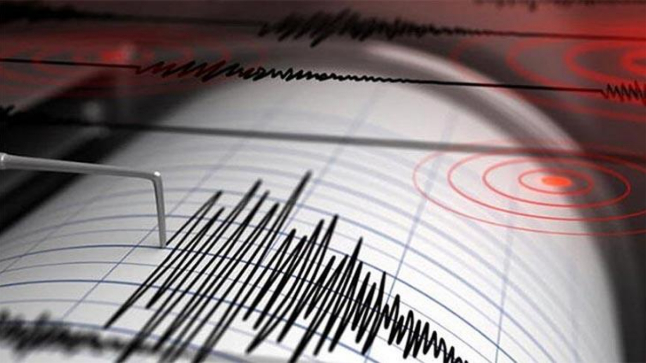 Endonezya'da 7,3 büyüklüğünde deprem