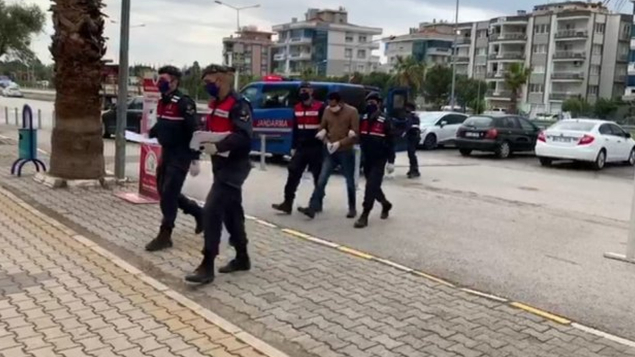 Son dakika... 9 yıldır 15 ayrı suçtan aranıyordu, İzmir'de yakalandı
