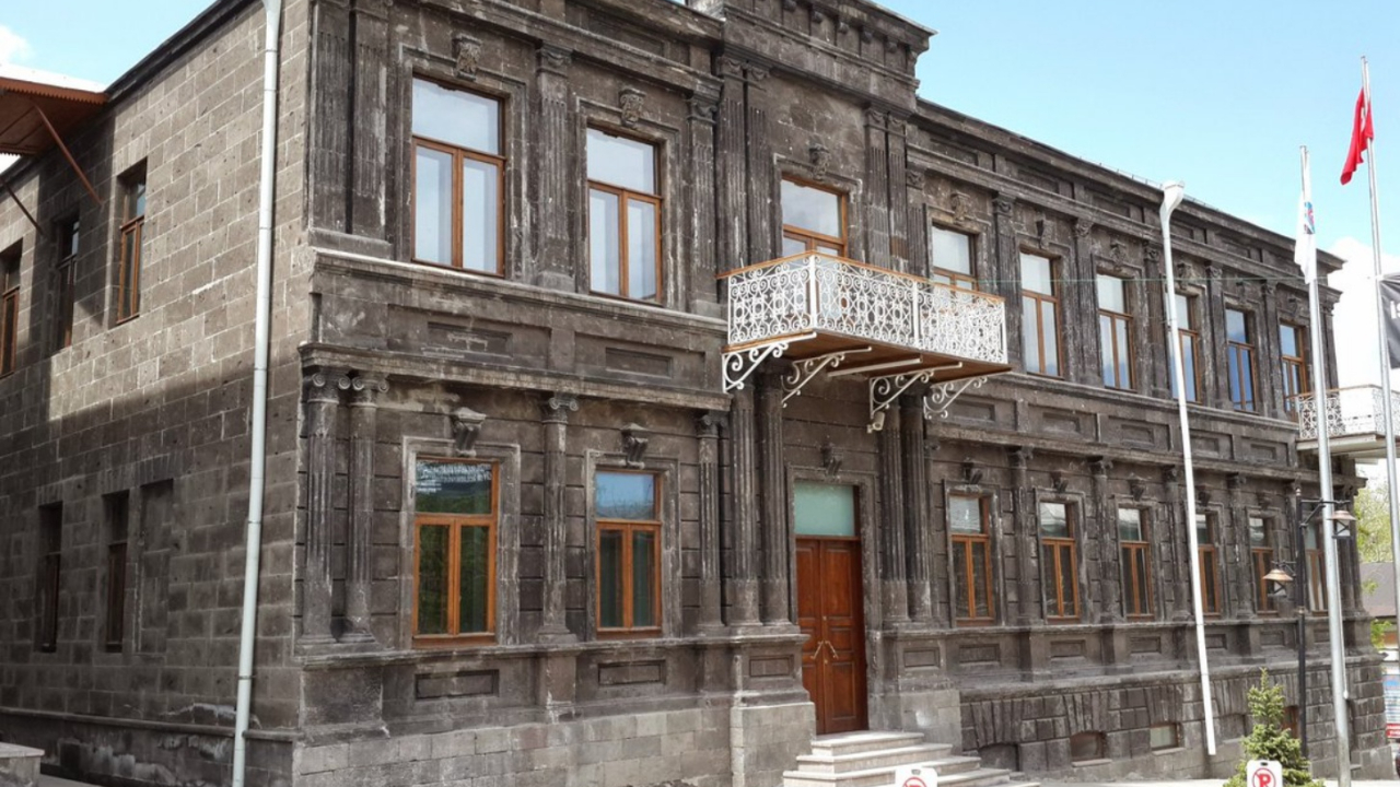 Belediyeyi PKK kampına çevirdiler! Dağ kadrosu işe alındı...