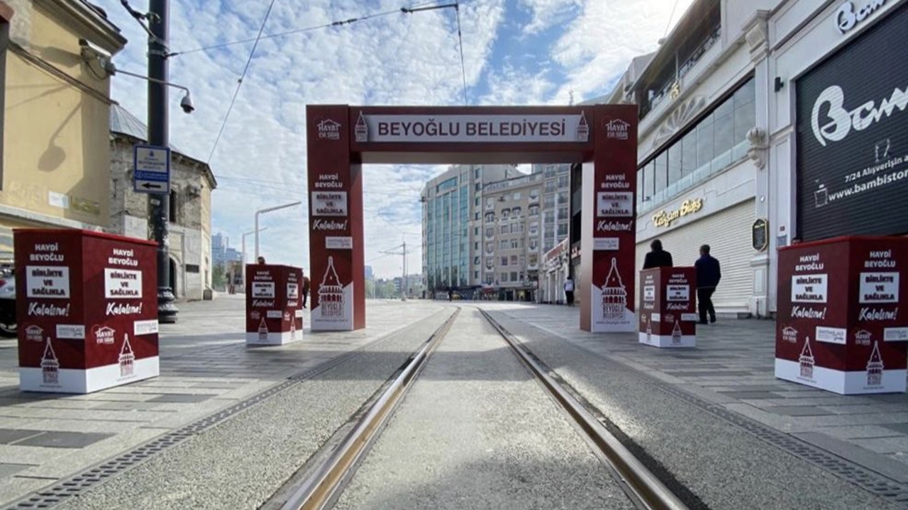 Beyoğlu Belediyesi'nden Taksim Meydanı ve İstiklal Caddesi'nde koronavirüs önlemleri...