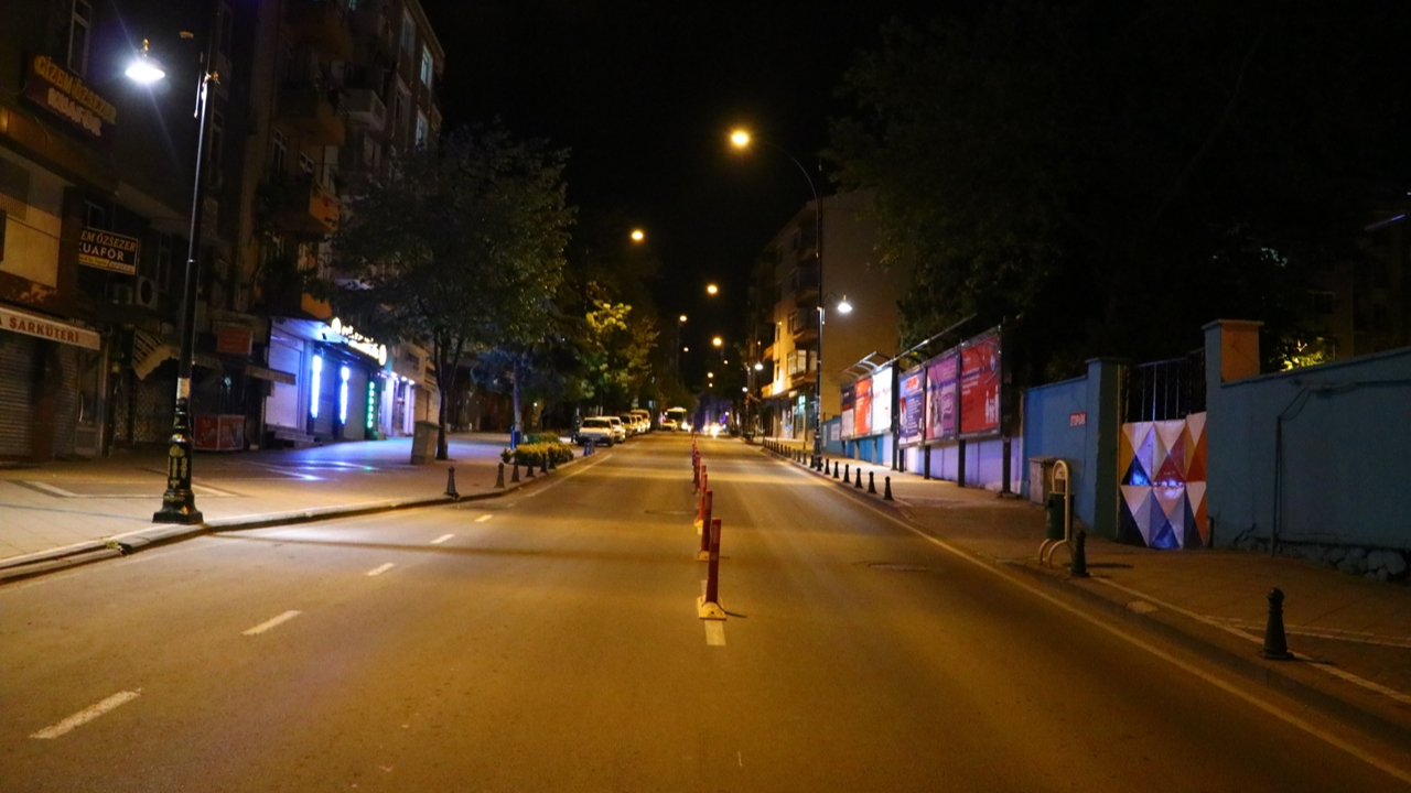 Sokağa çıkma yasağı başladı...