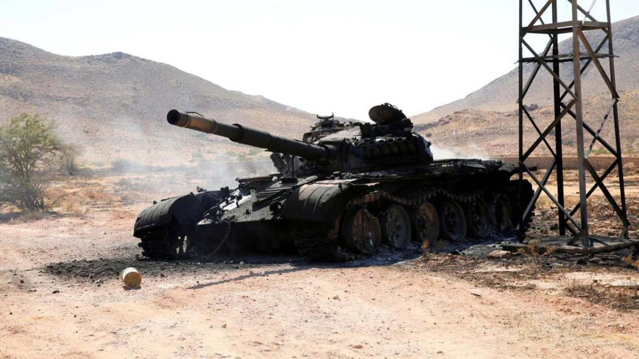Hafter'in kontrolündeki üsse hava harekatı...