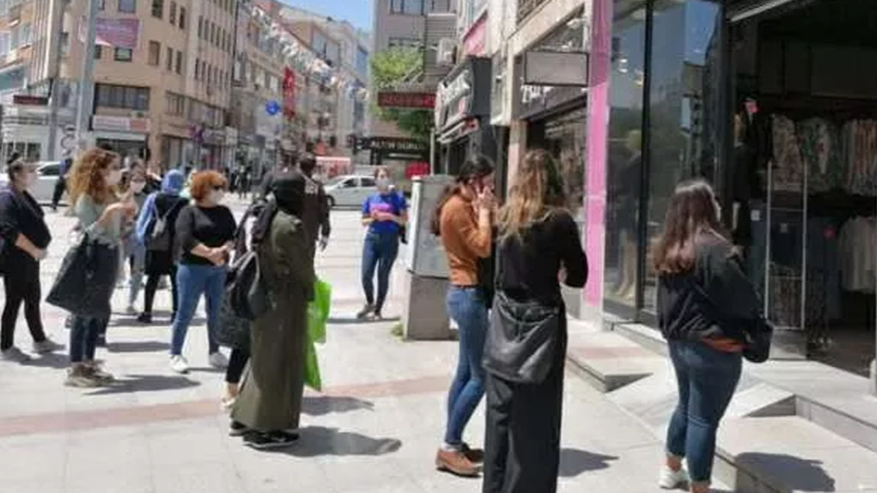 Son dakika... İndirimi duyup geldiler! Sabırla böyle beklediler…
