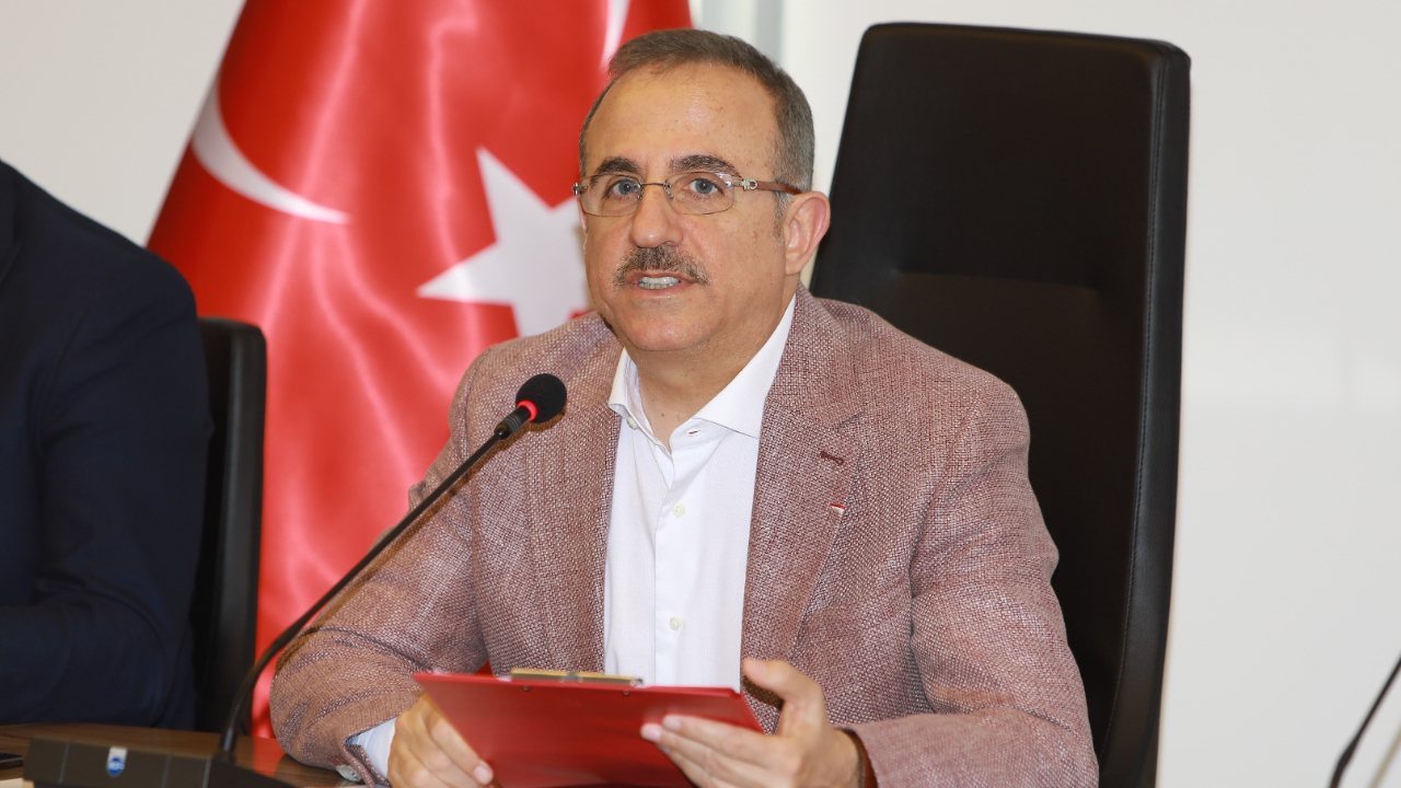 AK Parti'li Sürekli: Salgınla savaşımızda mutlu sona doğru gidiyoruz