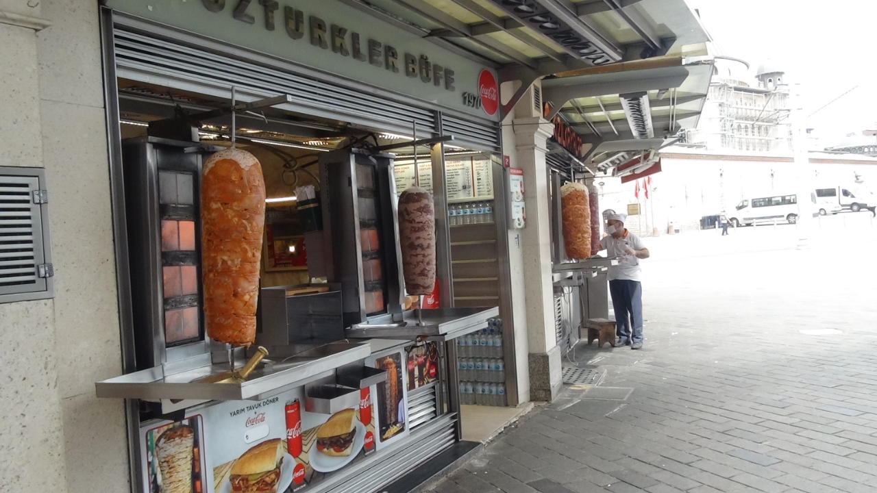 Taksim esnafı kepenk kaldırdı! 2 ay sonra iş başı...