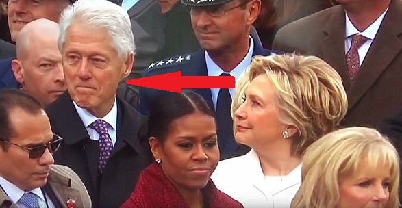 Clinton yine yakalandı! Sadece bakmadı, içine düştü... / VİDEO