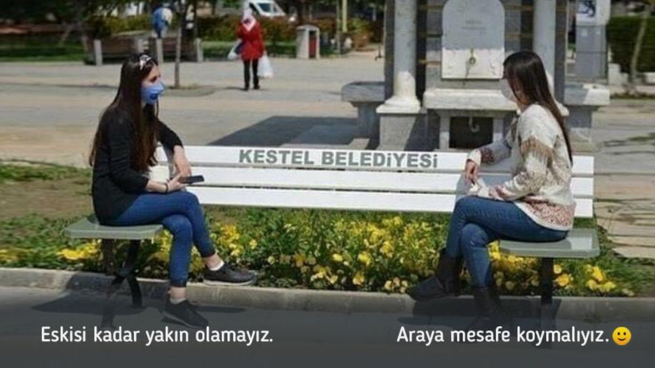 Bakan Koca'dan 'Sosyal mesafeli bank" paylaşımı!
