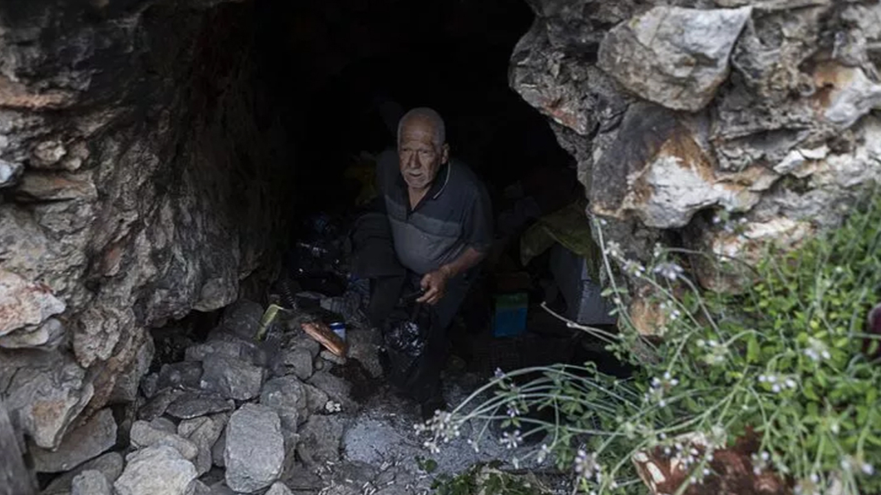 15 yıldır mağarada yaşıyor! 'Nerede değil, nasıl yaşadığım önemli'