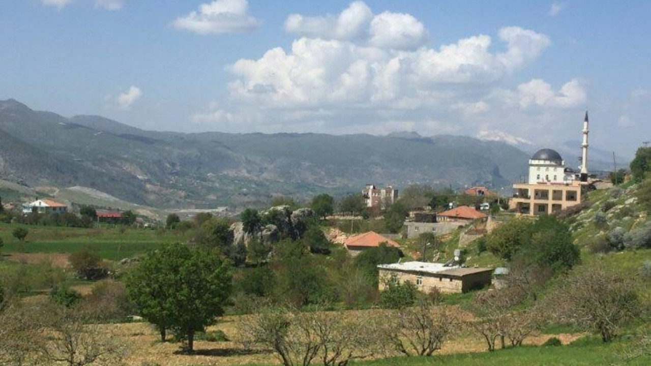 Karantinadaki köyde koronavirüs ilk kez can aldı