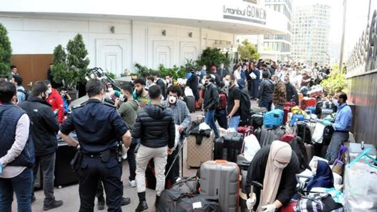 Son dakika... İstanbul'da otel önünde protesto! Koronavirüse davet çıkardılar...